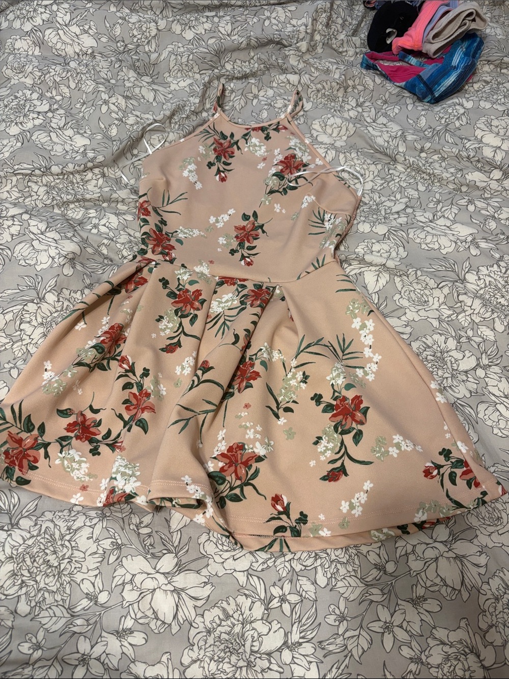 Windsor Pink/Peach Floral Romper With Lace Zippered Back Size Small